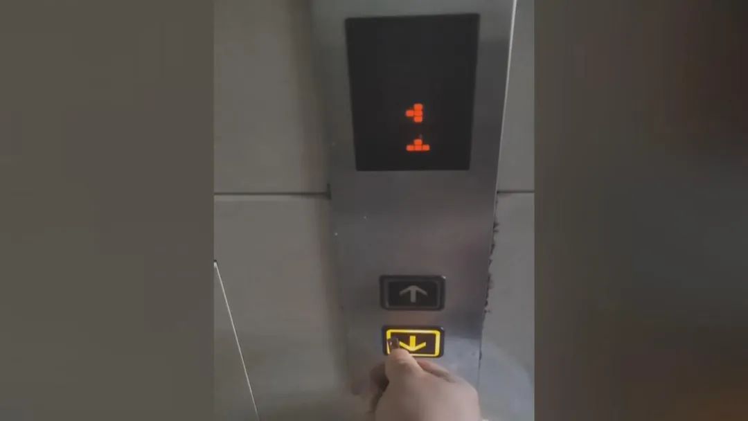 DƬ